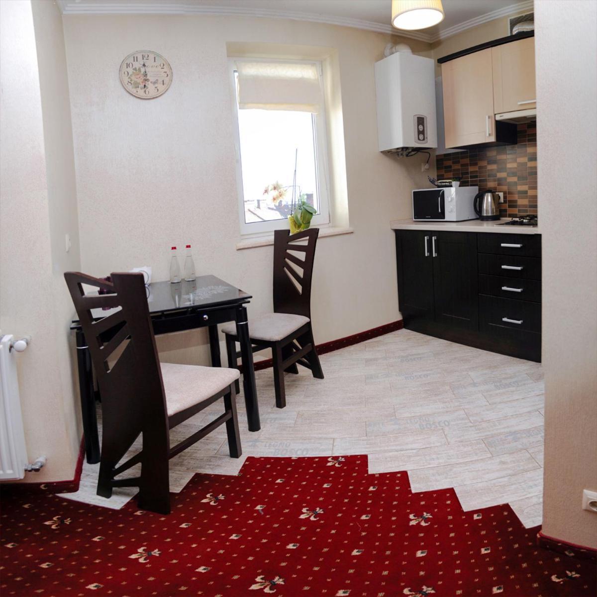 Apartments On Zaliznychna 49 Ιβανό-Φρανκίβσκ Δωμάτιο φωτογραφία